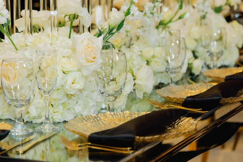Charger plates, glassware, and white florals