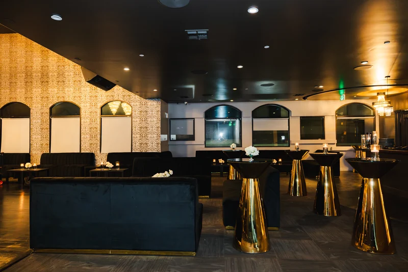 Luxe Lounge