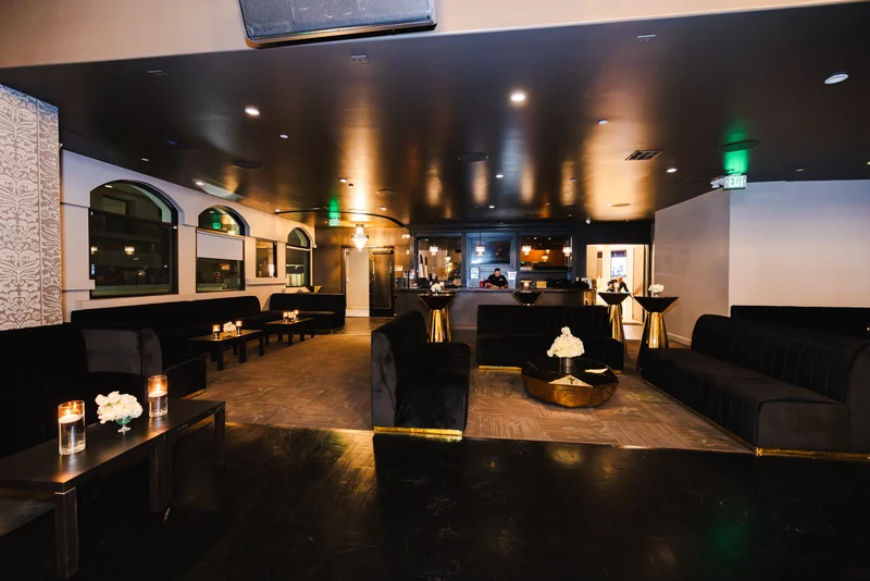 Luxe Lounge