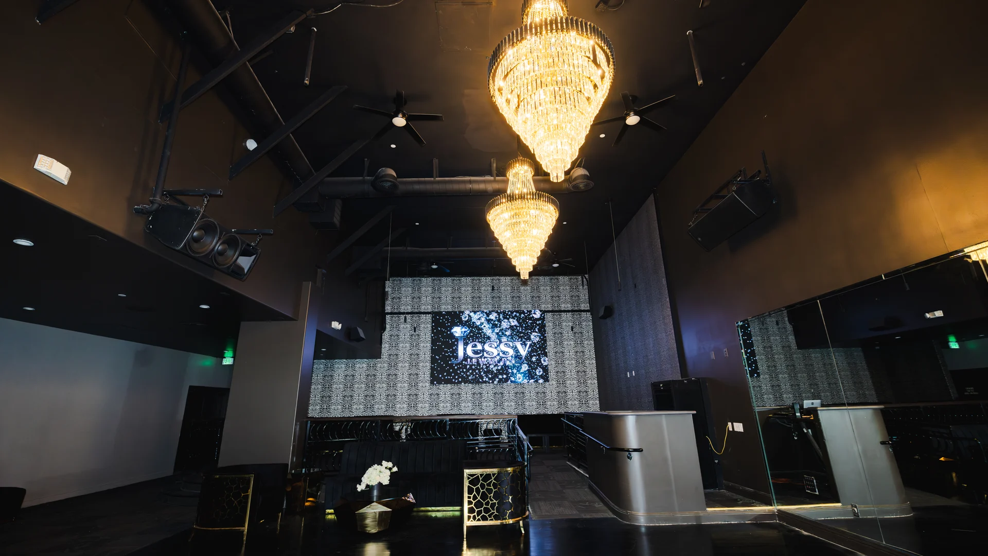 Luxe Lounge